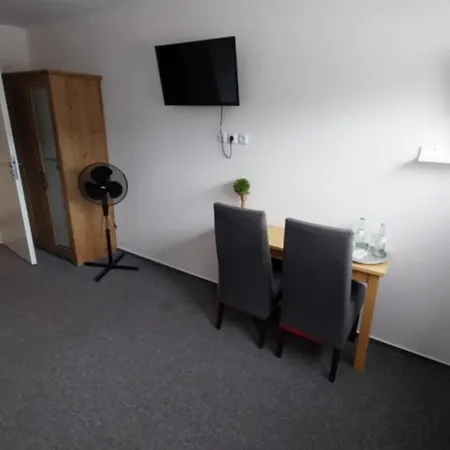 & Restaurant - Zum Schleicher Kuckuck Отель Шляйх