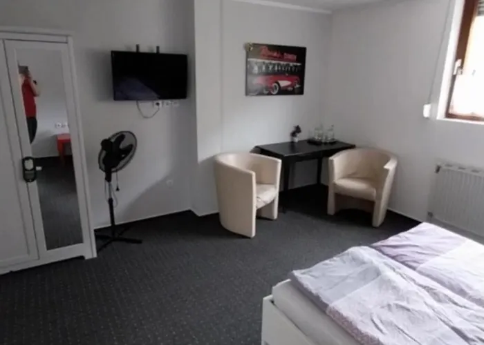 & Restaurant - Zum Schleicher Kuckuck * Schleich